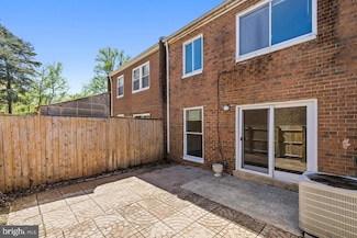 218 Stevenson Square, Alexandria, VA 22304