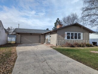 1452 S Demeter Dr, Freeport, IL 61032