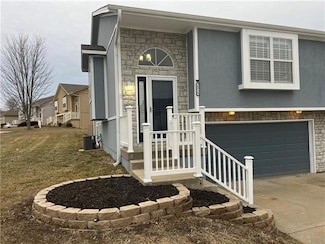 3914 SW Chartwell Ct, Lees Summit, MO 64082