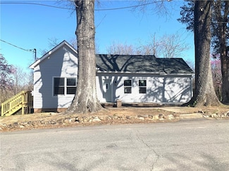 744 Caleb St, Eden, NC 27288
