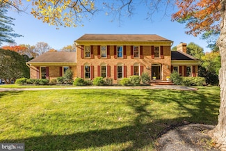 8426 Holly Leaf Dr, McLean, VA 22102