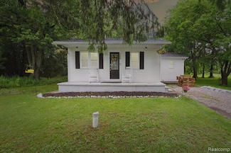 759 Elm St, Allenton, MI 48002