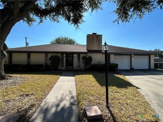 1611 Plantation Rd, Victoria, TX 77904