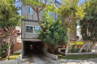 13012 Valleyheart Dr Unit 8, Studio City, CA 91604