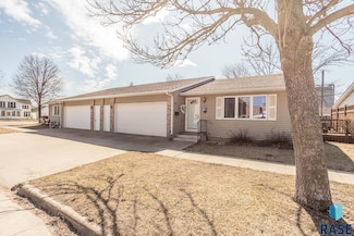 103 W Warren St, Luverne, MN 56156
