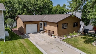 1813 29th Street Cir S, Moorhead, MN 56560