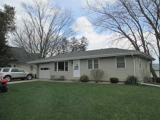 608 E Hickory St, Riverside, IA 52327