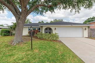 4415 Charing Cross Rd, Sarasota, FL 34241