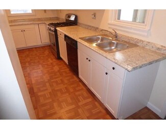 29 Saratoga St, Lowell, MA 01852