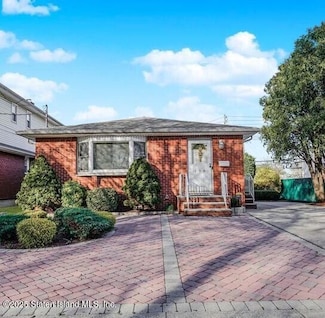 109 Burnside Ave, Staten Island, NY 10302