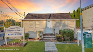 290 Seguine Ave, Staten Island, NY 10309