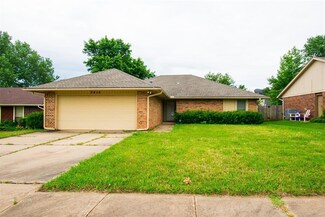 2414 Countrywood Ln, Edmond, OK 73012