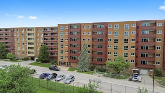 200 Park Ave Unit 527, Calumet City, IL 60409