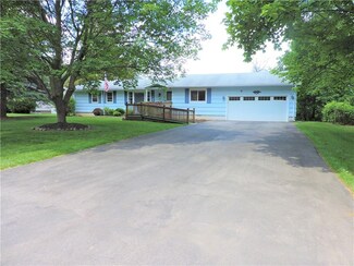 90 Valiant Dr, Rochester, NY 14623