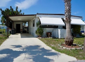 64 SE Spanish Way, Port St. Lucie, FL 34952