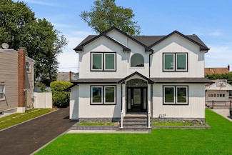 13 Garden Blvd, Hicksville, NY 11801