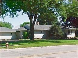 712 W 1st St, Sumner, IA 50674