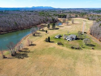 1260 Beaver Island Trail Rd, Walnut Cove, NC 27052