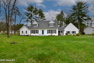 14 Snowberry Ln, Gansevoort, NY 12831