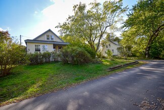 22 Maple St, Verona Island, ME 04416