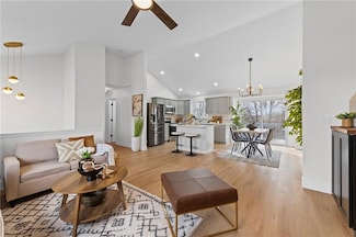 8540 N Robinhood Ave, Kansas City, MO 64154