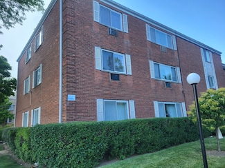 8440 Skokie Blvd Unit 102, Skokie, IL 60077