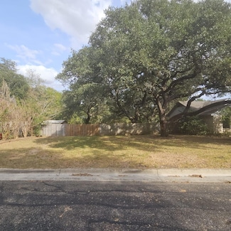 1609 Century Oaks Dr, Lockhart, TX 78644