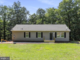 424 Clements Mountain Ln, Berkeley Springs, WV 25411