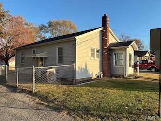 517 Lemon St, Highland, IL 62249