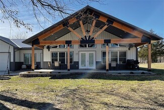 17190 Bayside Ln, Gravois Mills, MO 65037