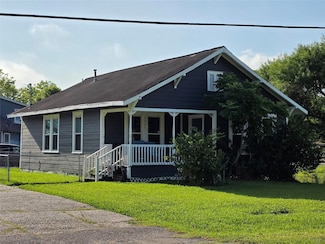 2627 Texas Ave, Dickinson, TX 77539