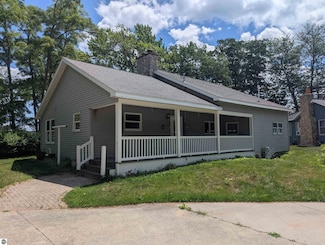 122 N Huron Rd, Au Gres, MI 48703