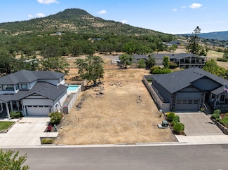 1828 Plateau Dr, Medford, OR 97504