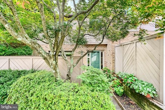 16 Hampshire Woods Ct, Towson, MD 21204