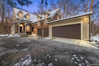3412 Timberlake Dr, Walled Lake, MI 48390