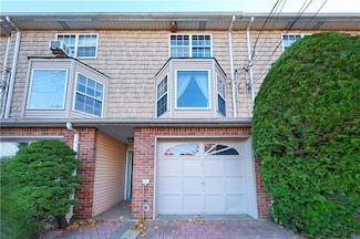 22 Francine Ln, Staten Island, NY 10314