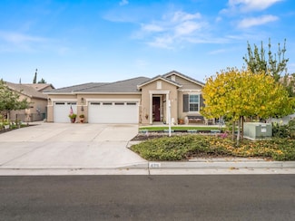 425 Karen Ave, Kerman, CA 93630