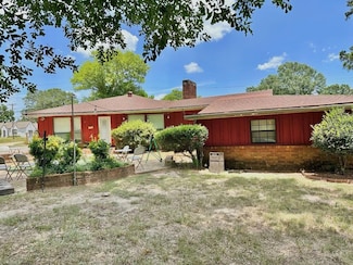 306 Tenaha St, Center, TX 75935