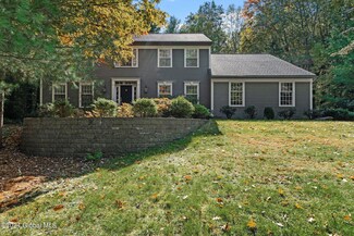 10 Wildwood Ct, Clifton Park, NY 12065