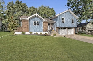 1202 SW Walnut St, Lees Summit, MO 64081