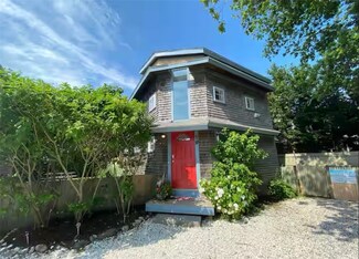 19 Warren Ave Unit 19, Middletown, RI 02842
