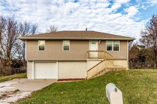 285 NW 75th Rd, Centerview, MO 64019