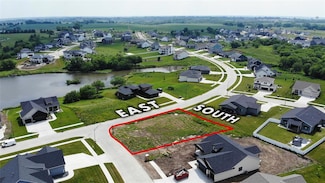 2203 Green Leaf Cir, Norwalk, IA 50211