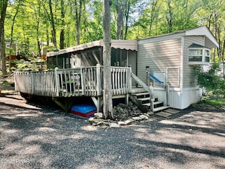 154 Village Dr W, Milford, PA 18337