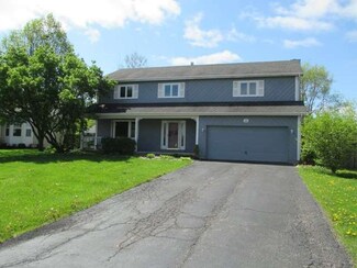 11 Starboard Ct, Third Lake, IL 60030