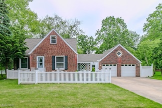 6363 Bonroi Dr, Seven Hills, OH 44131