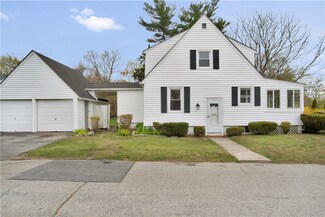 2 Shirley St, Warwick, RI 02888