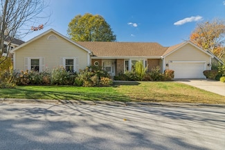 417 River Bluff Cir, Naperville, IL 60540