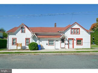 18 N Pearl St, Wernersville, PA 19565