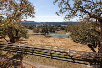 327 Twin Oaks Dr, Friday Harbor, WA 98250